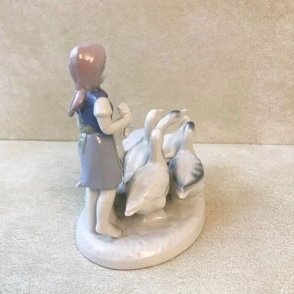 Gerold Porzellan Bavaria Western Germany Figurine Girl Geese Ducks collectors - Picture 3 of 12